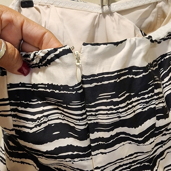 The Limited Black and Ivory Strapples Dress with Pockets size 6 - Picture 9 of 12